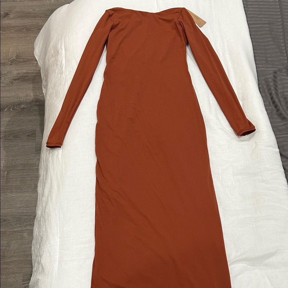 SKIMS FITS EVERYBODY Saffron Low Back Long Sleeve Dress